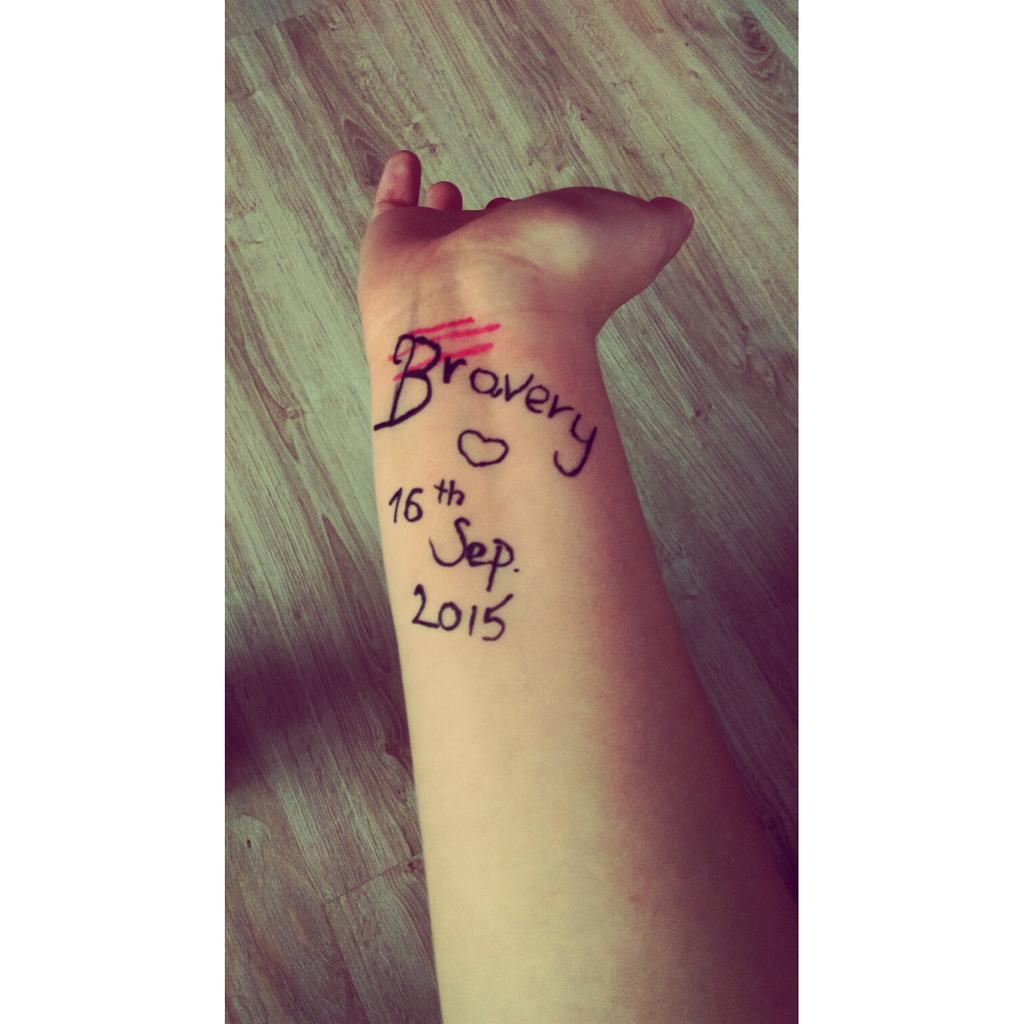 moonoddity's tweet photo. #ProjectBravery @projectxbravery 🌈🌈🌈
(My friend was borned and he drew these lines) http://t.co/dZw743C00w