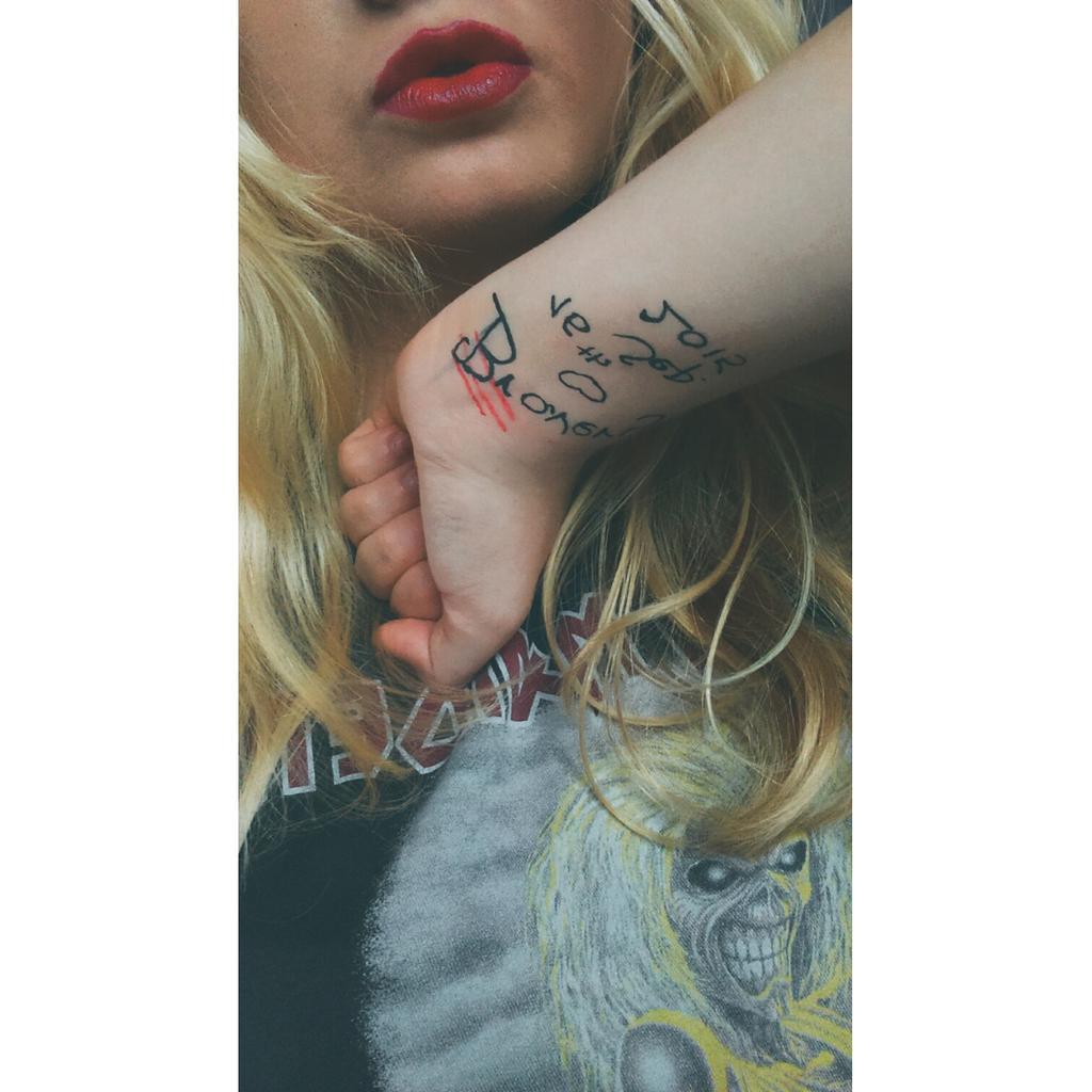 moonoddity's tweet photo. #ProjectBravery @projectxbravery Finally it's 16th :D
(Oh, and btw, I didn't cut myself ;)) http://t.co/bdPbuptVaR