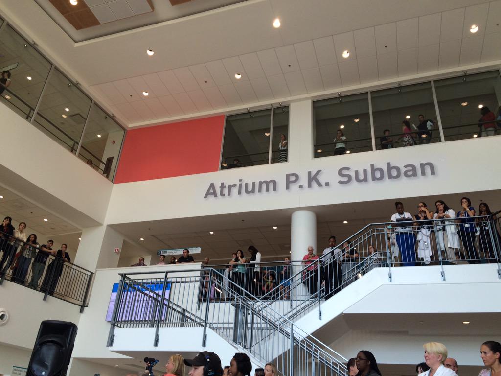 fondChildren's tweet photo. @PKSubban1:
Every time you walk into this hospital you'll know what I stand for. #atrium http://t.co/9EI63JclXK