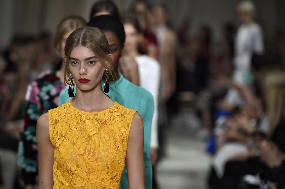 nyfw's tweet photo. Oscar de la Renta's modern &amp; feminine #NYFW collection was inspired by carnations: http://t.co/zUr2Wrer65 http://t.co/F5fxrJsecc