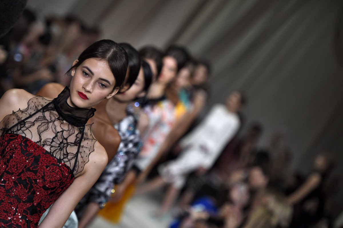 nyfw's tweet photo. Oscar de la Renta's modern &amp; feminine #NYFW collection was inspired by carnations: http://t.co/zUr2Wrer65 http://t.co/F5fxrJsecc