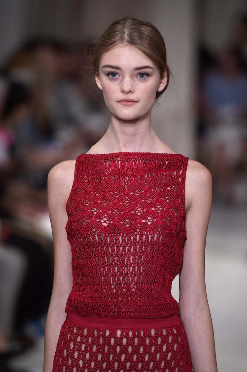 nyfw's tweet photo. Oscar de la Renta's modern &amp; feminine #NYFW collection was inspired by carnations: http://t.co/zUr2Wrer65 http://t.co/F5fxrJsecc