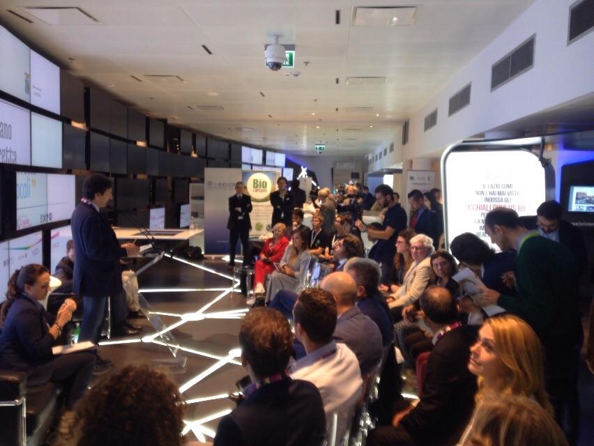 visit_lazio's tweet photo. A #Pad_it presentazione dell'app #ExploraLatina #LazioExpo #Expo2015 #Latina @Pad_Ita2015 http://t.co/B98FQtUlnr