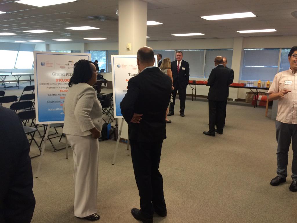 WeAreTechUnited's tweet photo. Virtual #hackathon w/ @ATT @JUICETANK @JamesBarrood @RowanUniversity @NJIT @RutgersU #NJATT @FollowStevens http://t.co/TiAmiM8Eii