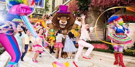 macaousa's tweet photo. Savor the last days of summer with the @SheratonMacao's @DWAnimation Spectacular Summer Fun: http://t.co/KyRjebZUif http://t.co/dGP5OsU2DI