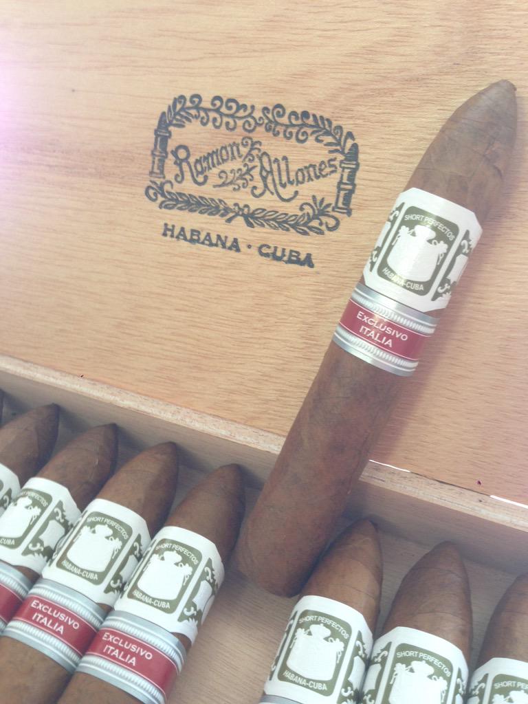 visonevenafro's tweet photo. @HabanosInfo export to #italy #ramonallones limited edition 5000 pz only @cubanspirits #shortperfecto http://t.co/lhfnUVR3xH