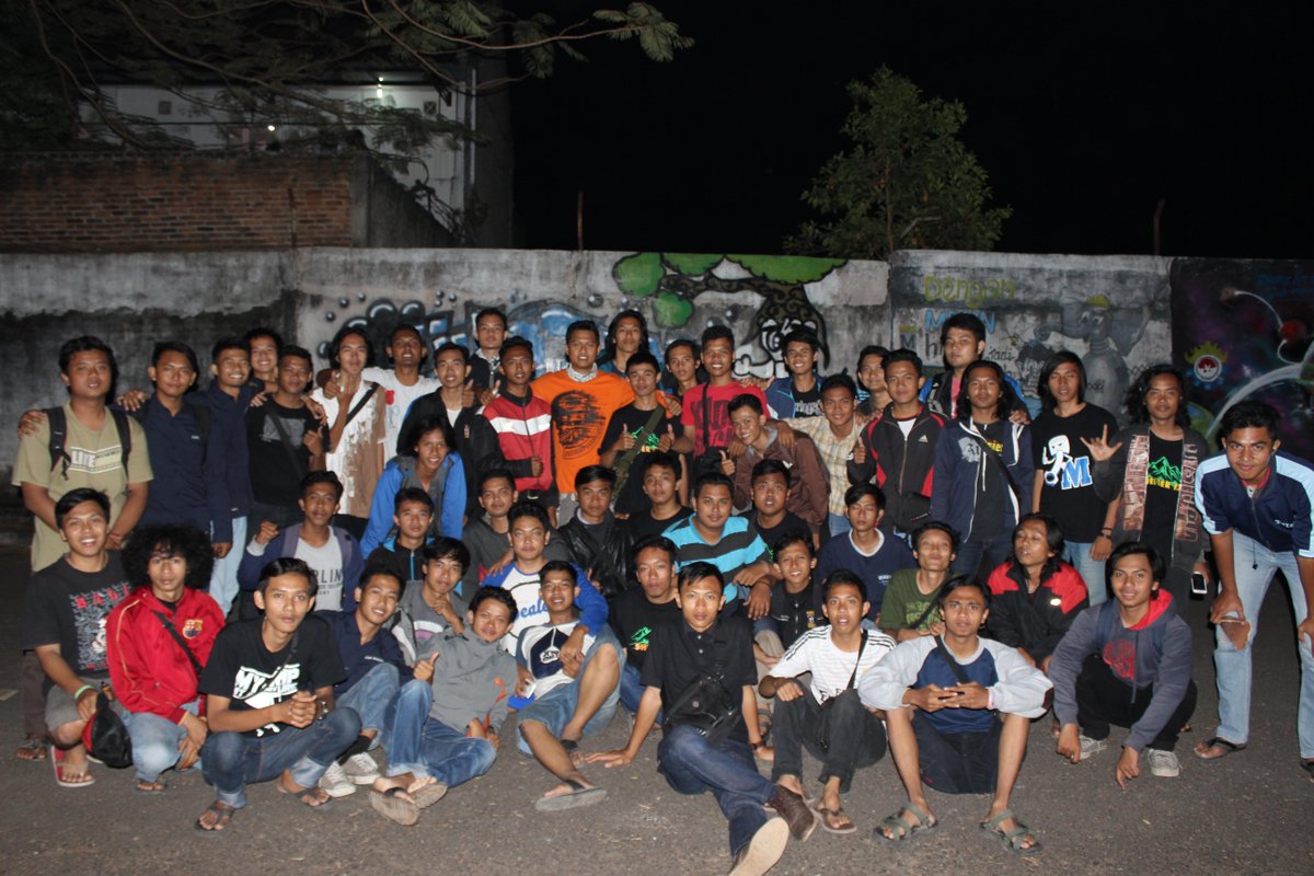 malem ini kedatangan tamu yaitu komti 2007 bang asep,terima kasih atas semangat malam ini bangkita sangat bersemangat