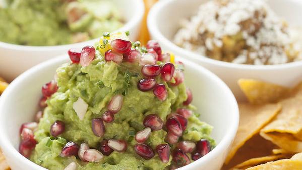 ChicTweak's tweet image. It's National Guacamole day! Here's where to find the best of the best in NYC. bit.ly/1ivQJgY