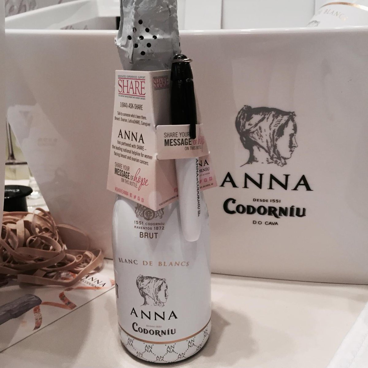LaurenceVuelta's tweet photo. #BeInspired with @AnnaCodorniu_US #187ml http://t.co/gz2WMM99qo