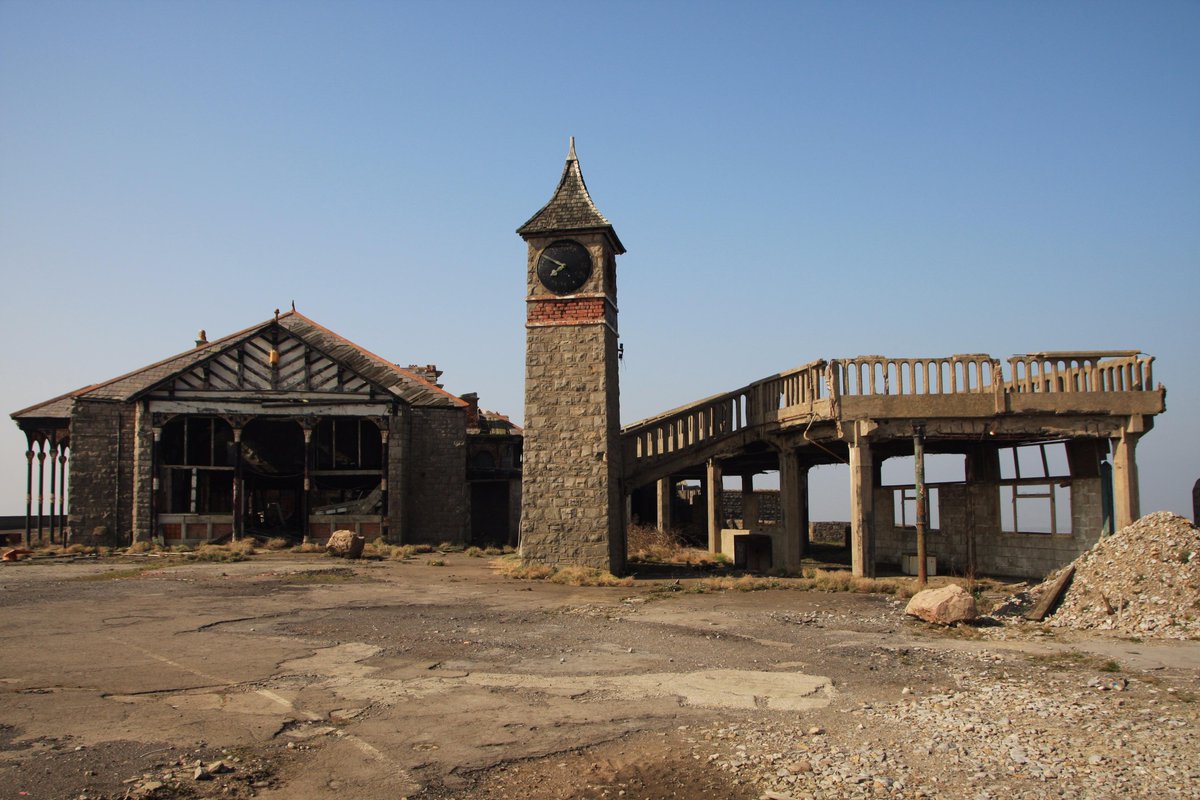 thevicsoc's tweet photo. #Weston’s Birnbeck Pier, only pier with an island, on our endangered buildings list #TopTen15 http://t.co/5GivYlOPgU http://t.co/VVHOTOJoCg