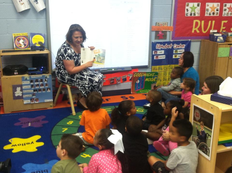 dougkufnerwcnc's tweet photo. Thanks to @Nissan for supporting #ImaginationLibrary and #VolunteerReadingDays #UWMN http://t.co/K7DO7ghCz1
