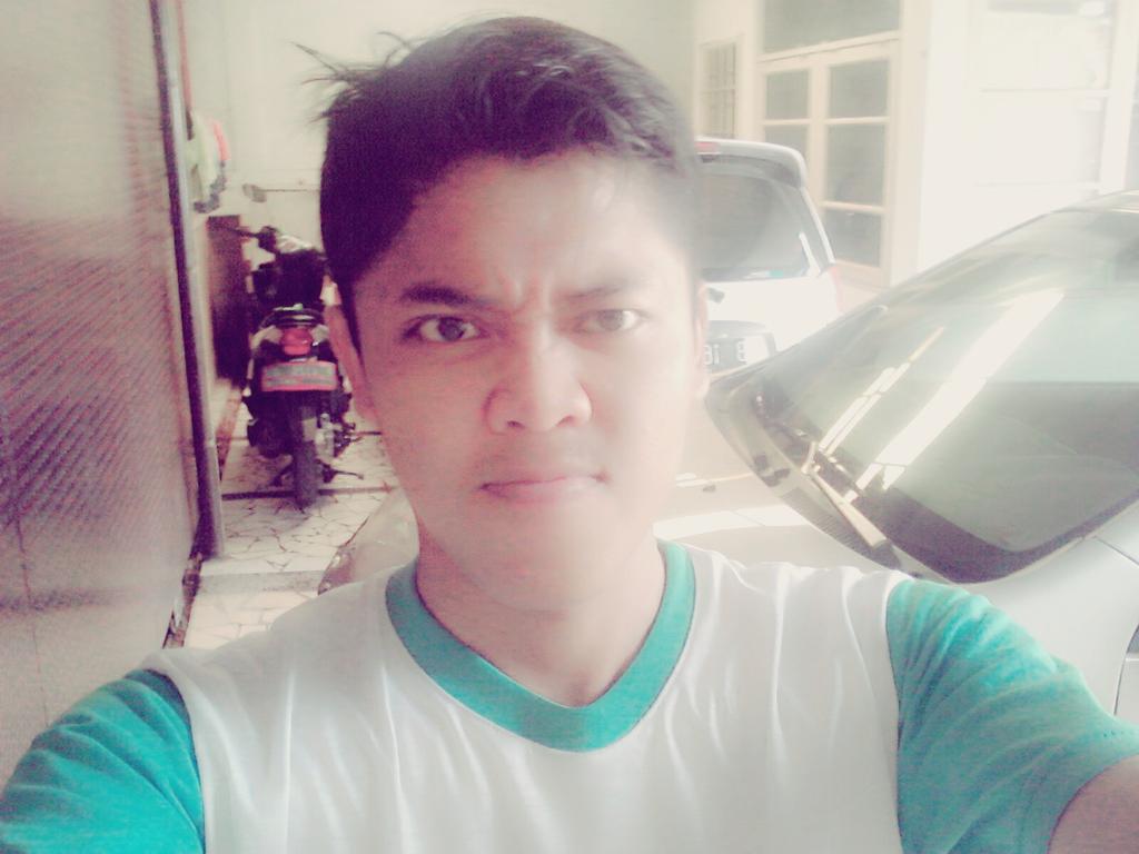 aleyuu2's tweet photo. Aku http://t.co/pS2p8XDpdY