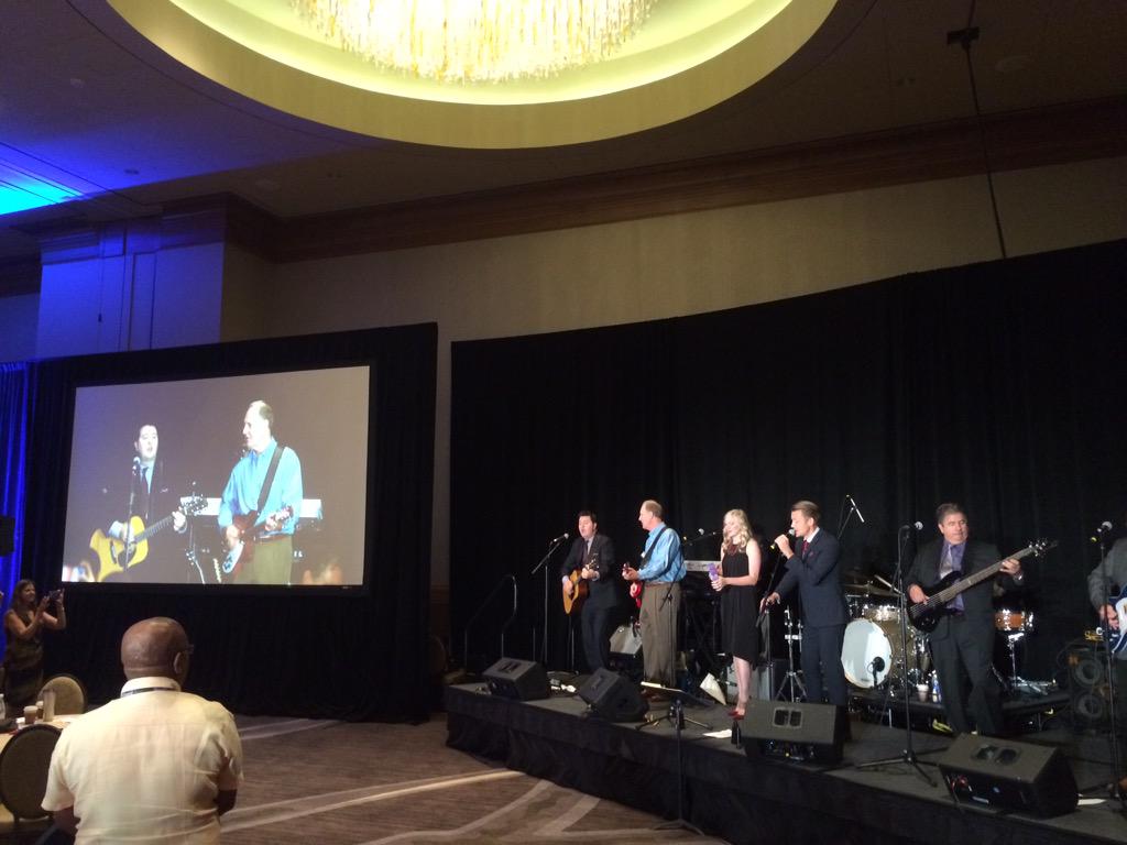 kerrybkennedy's tweet image. How many CEOs play the guitar during a company conference?  Just @gary_kelly !  #SWALeadershipSummit at #OmniHotels