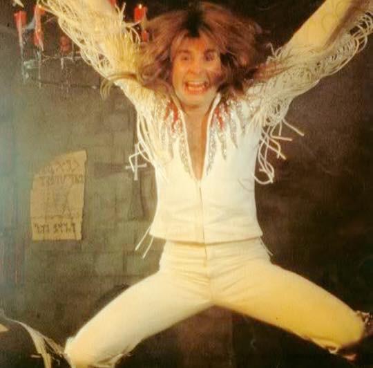 OzzyOsbourne's tweet photo. Flying High Again http://t.co/iIFhOyAygA