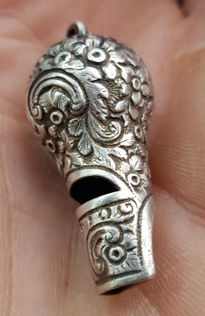 DetectingDigsUK's tweet image. Stunning little silver whistle found on todays Metal Detectives dig in Buckinghamshire by Terry O. Maybe treasure?
