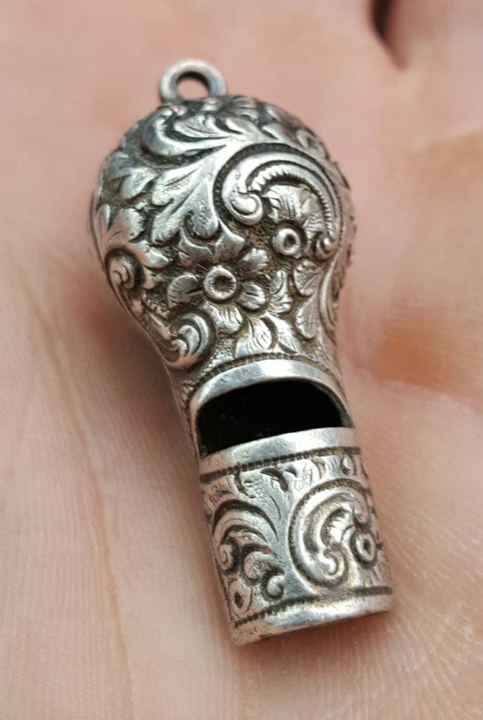 DetectingDigsUK's tweet image. Stunning little silver whistle found on todays Metal Detectives dig in Buckinghamshire by Terry O. Maybe treasure?
