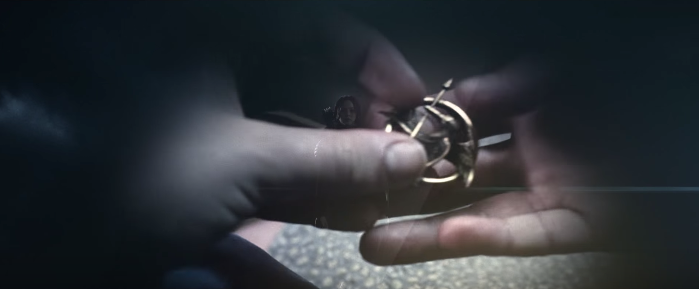ohmytargaryen's tweet photo. ¿Cómo se les ocurre hacer un trailer así? 
Rompen el corazón de los tributos en mil pedazos 💔😭
#MockingjayPart2 http://t.co/BRpvbDRJTJ