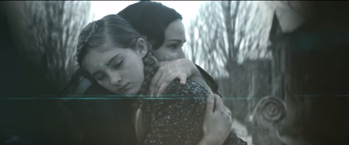 ohmytargaryen's tweet photo. ¿Cómo se les ocurre hacer un trailer así? 
Rompen el corazón de los tributos en mil pedazos 💔😭
#MockingjayPart2 http://t.co/BRpvbDRJTJ