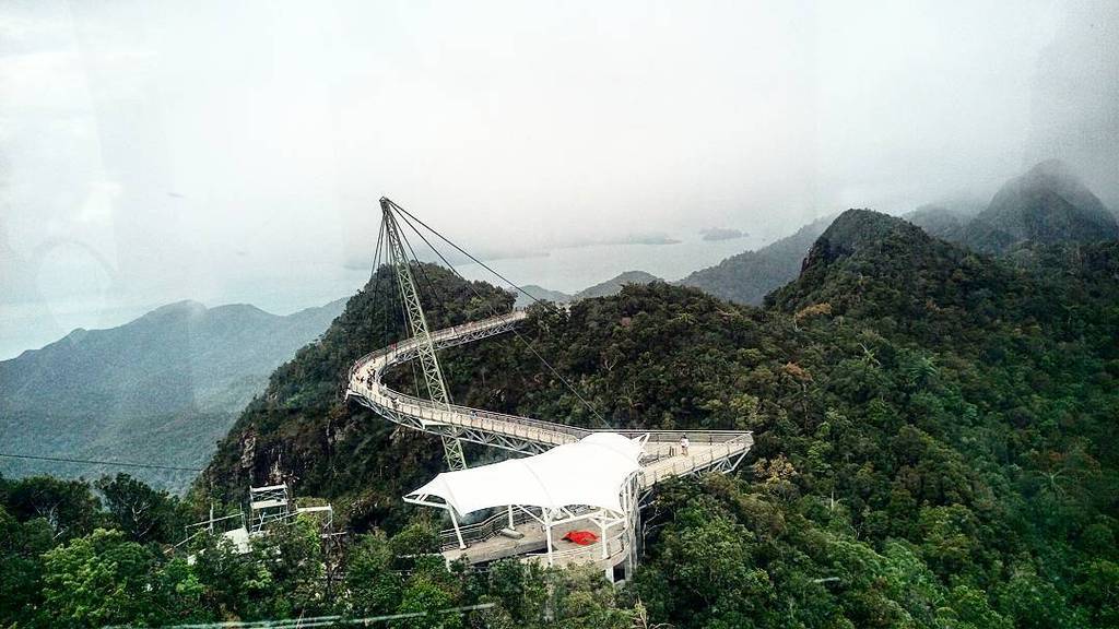 acablecar's tweet image. And another photo of me!! Thanks for taking my photo! Till we meet again next time 😘🌉🚡 #skybrige #langkawi #cableca…