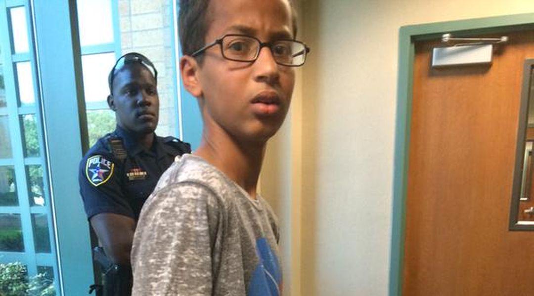 voxdotcom's tweet photo. Why Ahmed Mohamed's arrest is so harmful, explained in 9 forceful tweets http://t.co/Moh7o051oz http://t.co/S7BEfv4wc8