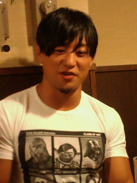小島 聡 Satoshi Kojima 試合後の打ち上げ プロレス業界で一番イケメンな顔だと思う田中翔くんも一緒です Http T Co adxwt