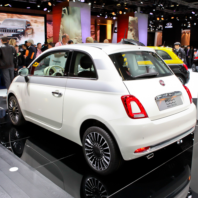 fiat's tweet photo. A #IAA2014 #Nuova500 si presenta con uno stile unico. Ecco il look fresco ed estivo del “Navy”. #FrankfurtMotorShow http://t.co/4Bm6ojd8VW