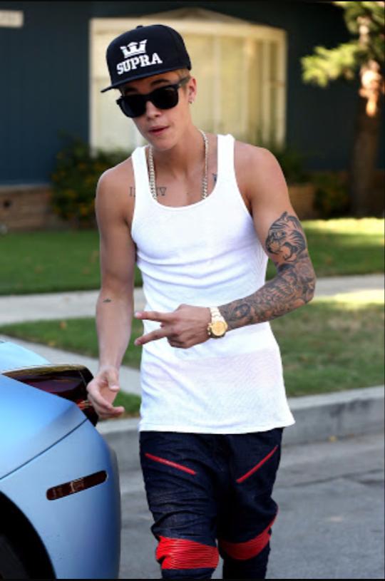 petersonbieber's tweet photo. DESAFIO:
>>> 200 RT's nesse twitte <<<

Comente usando a tag
#EMABiggestFansJustinBieber http://t.co/mXX9ATfP3A
