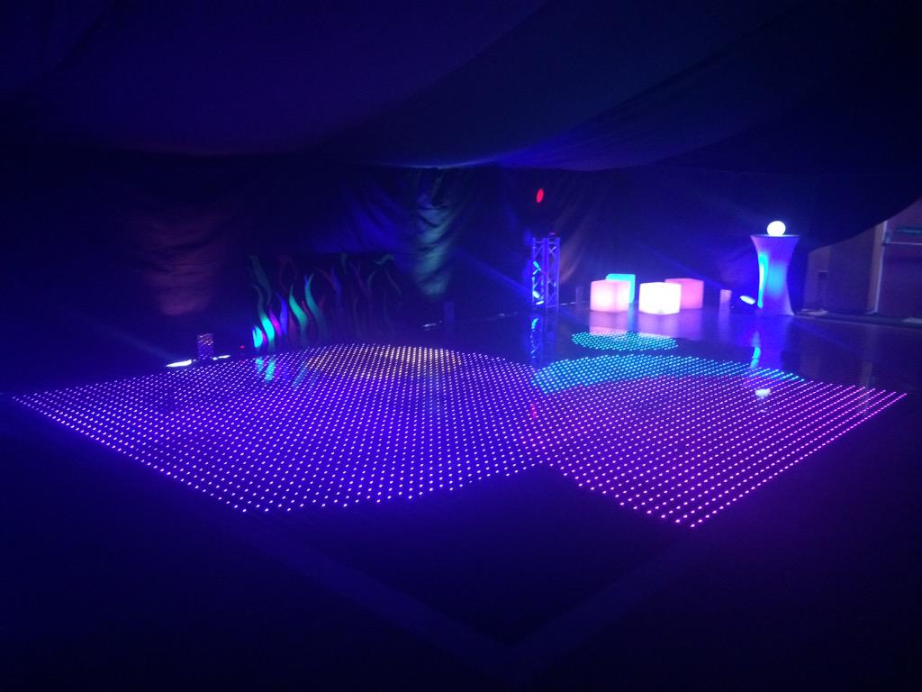 eventplanneruk's tweet photo. #80sNight #LEDfun http://t.co/TpMVmgzz9F
