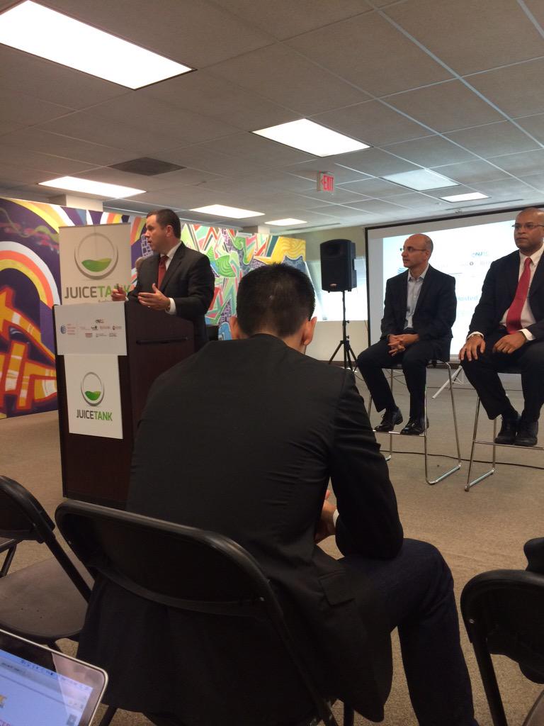 WeAreTechUnited's tweet photo. Dan Langan from @ATT giving the rule for the #nj civic app challenge #NJATT #NewJersey #veterans @JamesBarrood http://t.co/LsrP4K9nFT