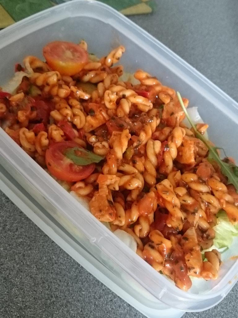 anitabubbs's tweet photo. Love cooking this! So easy and light ✌ #pastapot http://t.co/ixlykc2Z7k