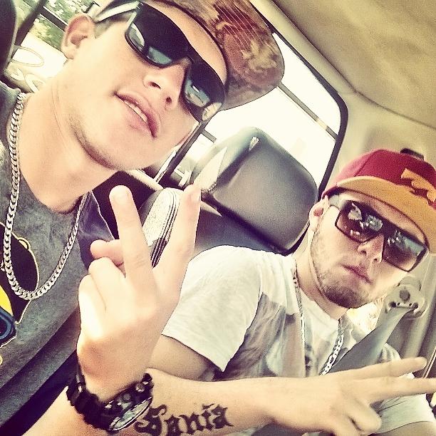 umbrunofofo's tweet photo. #problemaa #noixxxx 😎😎👊 http://t.co/JXtJ0kfevf