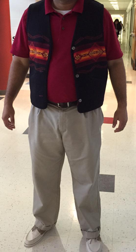 MartinMustangs's tweet photo. Today in Mustang Fashion #headlessprivacy #dresscodeapproved Credit to @humansofny for the idea http://t.co/VysJHjGMSc