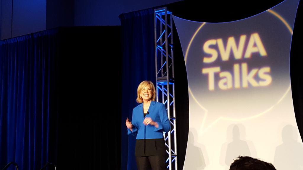 SWALeaderSummit's tweet image. Ginger on being #Leaders people want to follow. Bring it! #SWALeadershipsummit #QueenofCulture