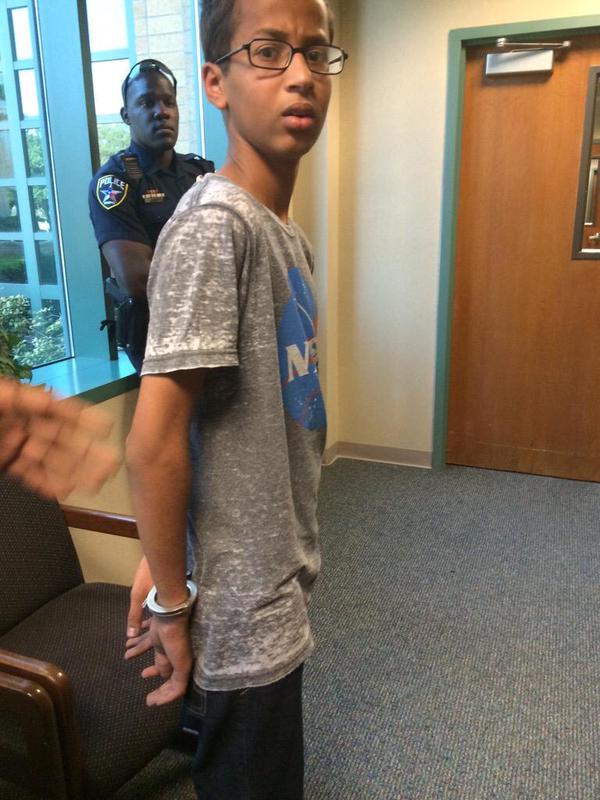 luckytran's tweet photo. #IStandWithAhmed because scientific curiosity should never be curtailed by racism http://t.co/ScMuChb4Vu http://t.co/iMurMfH8U1