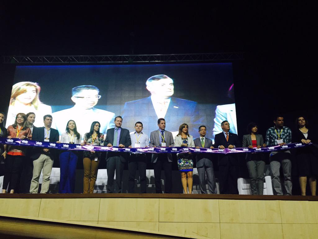 sanvasid's tweet image. Firmado el pacto para el teletrabajo, hoy la historia del trabajo en Colombia cambió en #TeleworkWeekCo