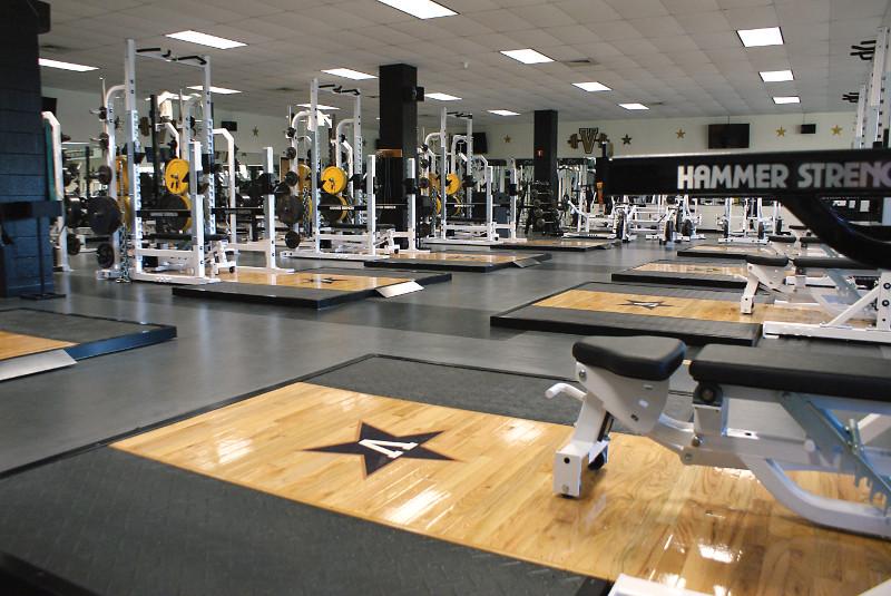 HammerStrength's tweet photo. Football season is here. Is your facility ready? #VisualizeYourSpace http://t.co/5co4aXeWr3