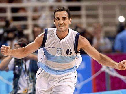 CAEbasket's tweet photo. El sábado a las 17 @alemontecchia en el Maxi #EncestandoUnaSonrisa #Olavarría http://t.co/UsN4YBCT7H