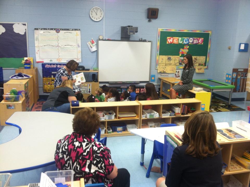 dougkufnerwcnc's tweet photo. Thanks to @Nissan for volunteering during #ImaginationLibrary week. #UWMN http://t.co/Ztql86xdg7