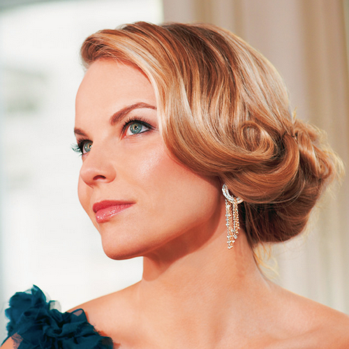 FGO wishes the wonderful Elina Garanca (1976) a very Happy Birthday! 