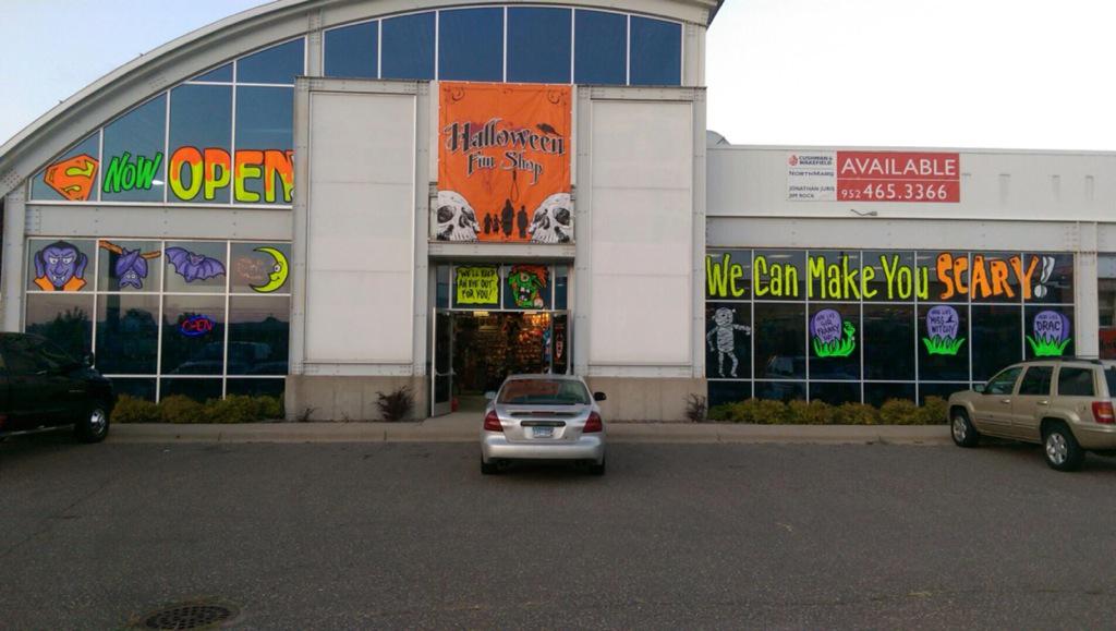 HalloweenMerch's tweet photo. Rogers and Maple grove locations  are up and running! http://t.co/V0pBydhx5k for address's http://t.co/mUKNpIwVn6