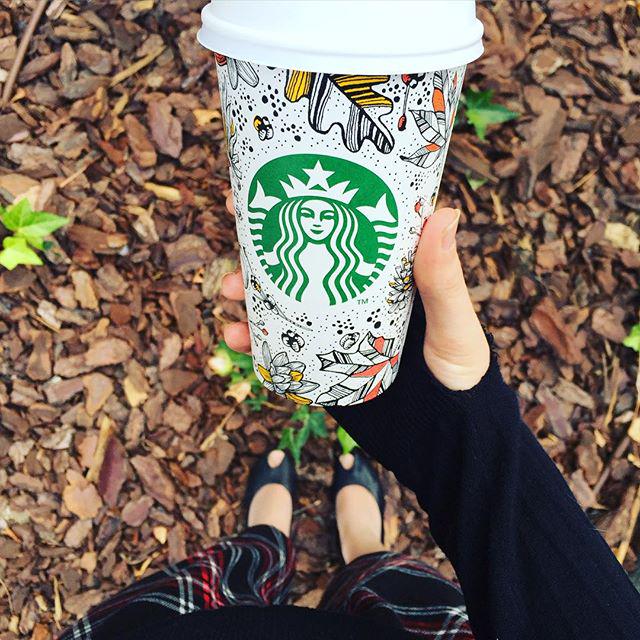 starbucks_es's tweet photo. Cuando tu vaso va vestido de otoΓ±o π π #VasosdeOtoΓ±o #AutumnCups http://t.co/rKGdhAFfzx