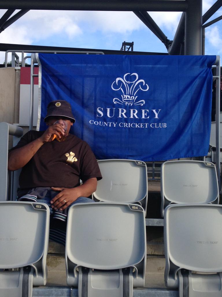 SurreyUltra's tweet photo. @Percy_gh_fender @AnnieCricket reppin' JYT #ho #LVCC2 #EmiratesOT #LANvSUR http://t.co/oWGKJsR8v2