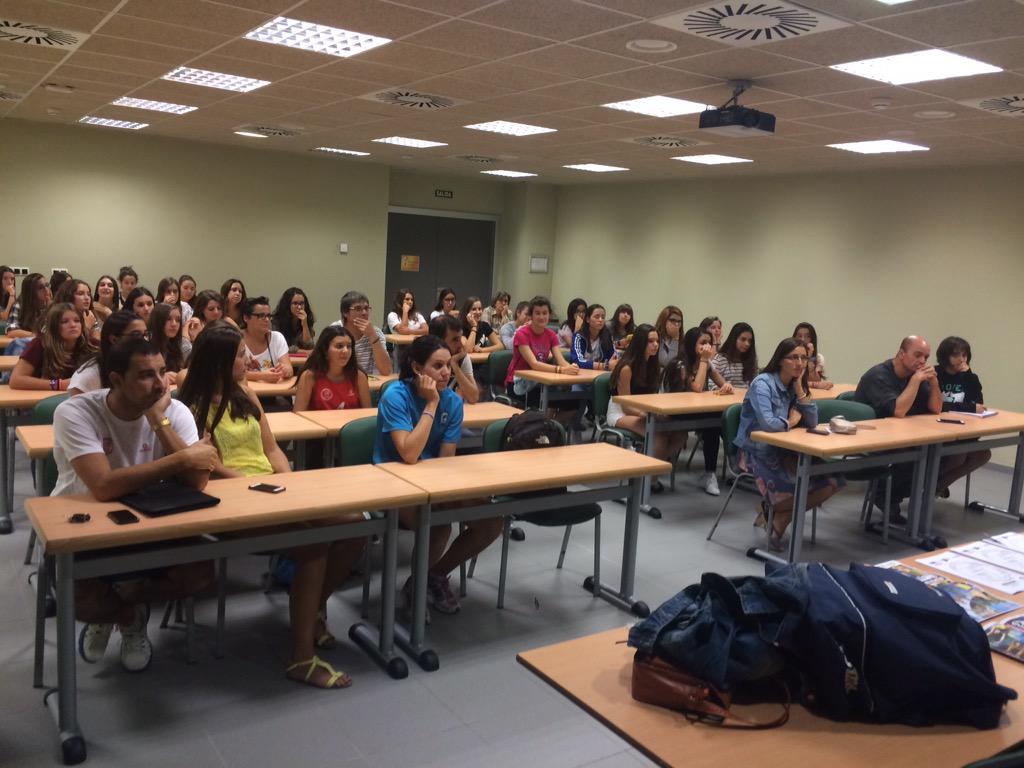 ClubVoleibolZGZ's tweet photo. Comenzamos con la primera reunión informativa de temporada.  Cada vez somos + y nos encanta. http://t.co/8pyVMNsOu0