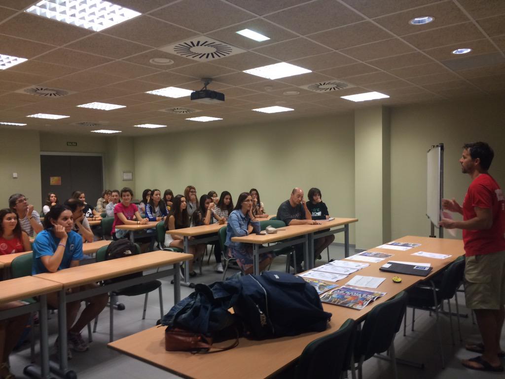 ClubVoleibolZGZ's tweet photo. Comenzamos con la primera reunión informativa de temporada.  Cada vez somos + y nos encanta. http://t.co/8pyVMNsOu0