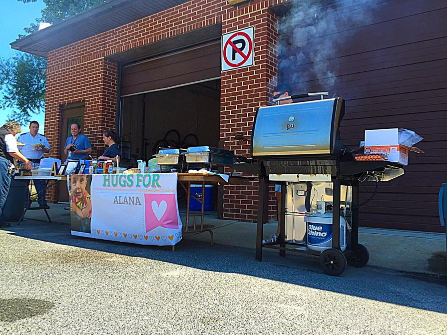 SalisburyPD's tweet photo. SPD makes lunch today @ HQ supporting #hugsforAlana Stop by for burgers & dogs, cookies & chips! #ourcomnunity http://t.co/SMi1BcGdAu