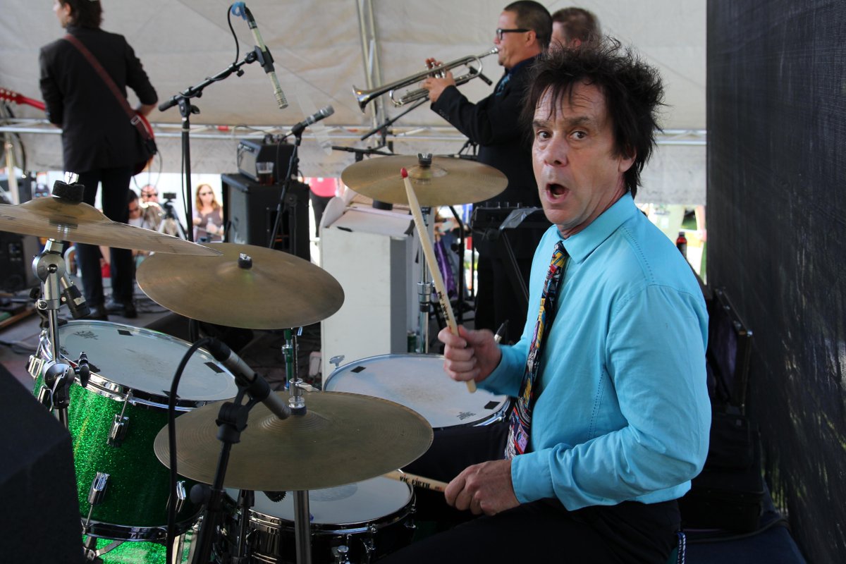 summitbeer's tweet photo. What can we say about @TheSuburbsBand? 100% rock badassery! #BackyardBash2015 @mnmusicco @TheCurrent http://t.co/jyOLW89I42