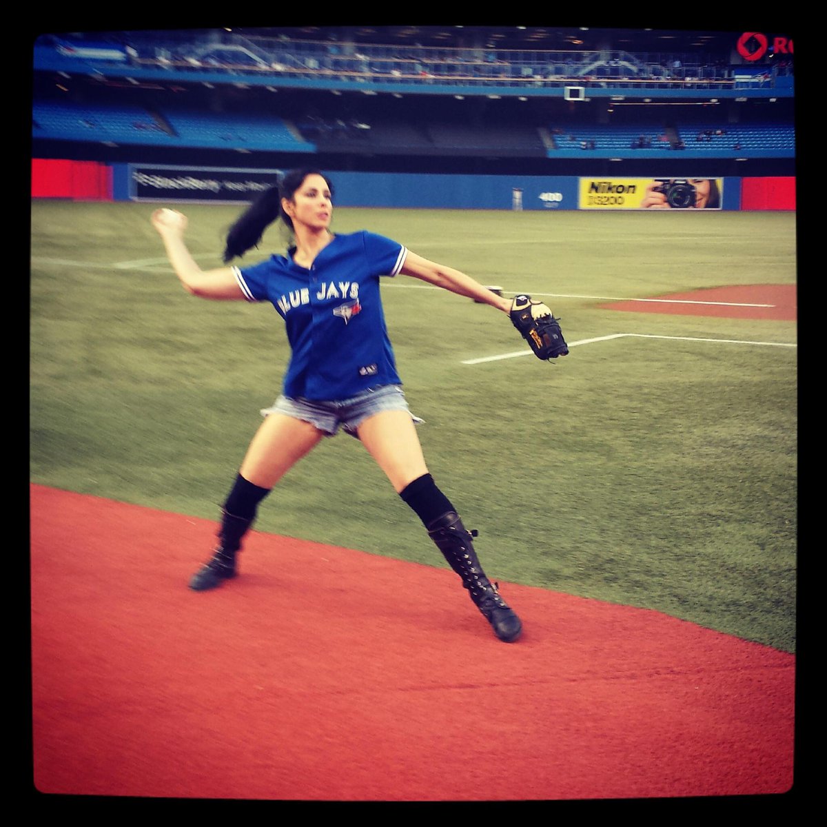 SarahKSilverman's tweet photo. Last time I was in Toronto I did this. Now I'm here for this http://t.co/dFuc6tDMfB http://t.co/RqYSLybI1h