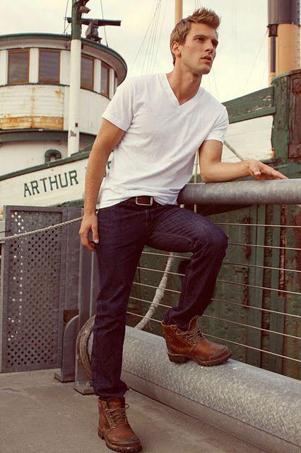 Jrramon2's tweet photo. Designers are looking for a blank canvas if uget a call back add a simple vest #KeepItMinimal #MensFashion #StyleTip http://t.co/VweQV51uIV