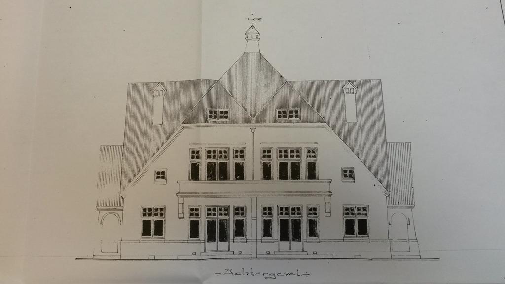 WBosMakelaars's tweet photo. Binnenkort te koop: royale karakteristieke villa in #Heemstede. Later meer info! http://t.co/BSxDLgylIa http://t.co/HdCcxSXRyR