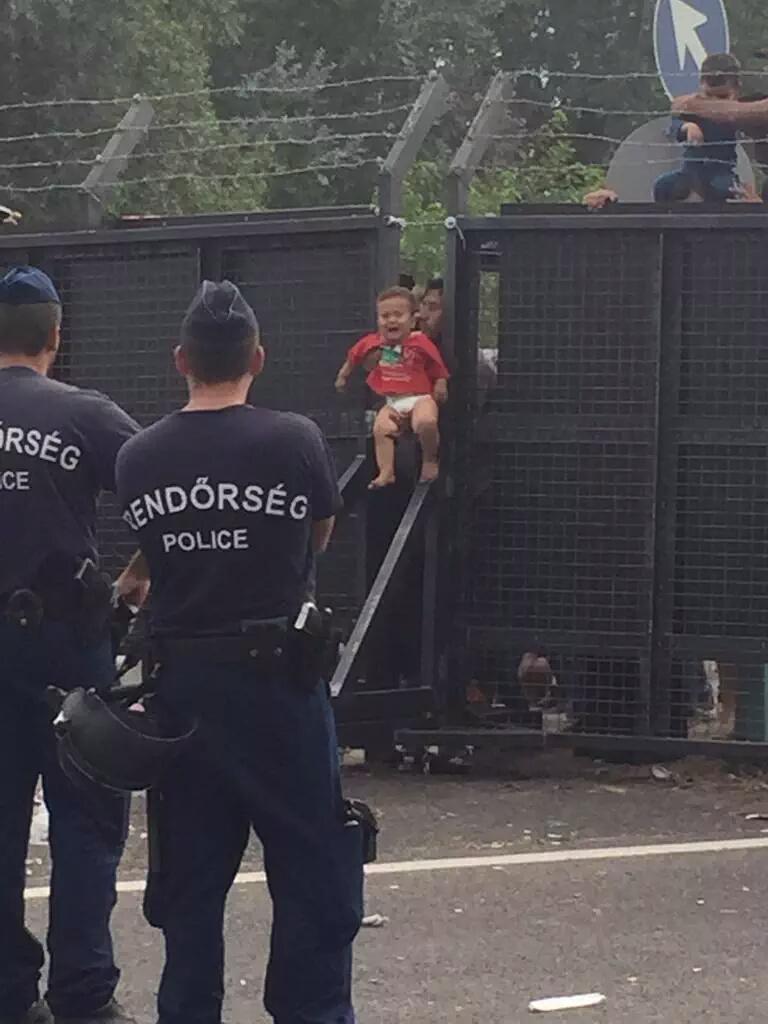 Do czego "uchodźcom" służą dzieci